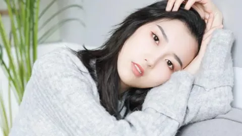 墙上雕出万里长城